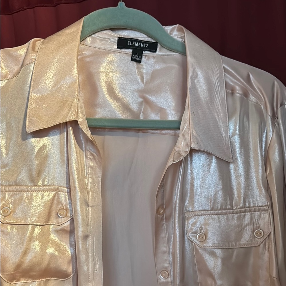 Pretty in pink! New Elemenz brand button up the front blouse, size large.